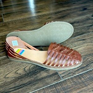 New Stella Chase sandals.